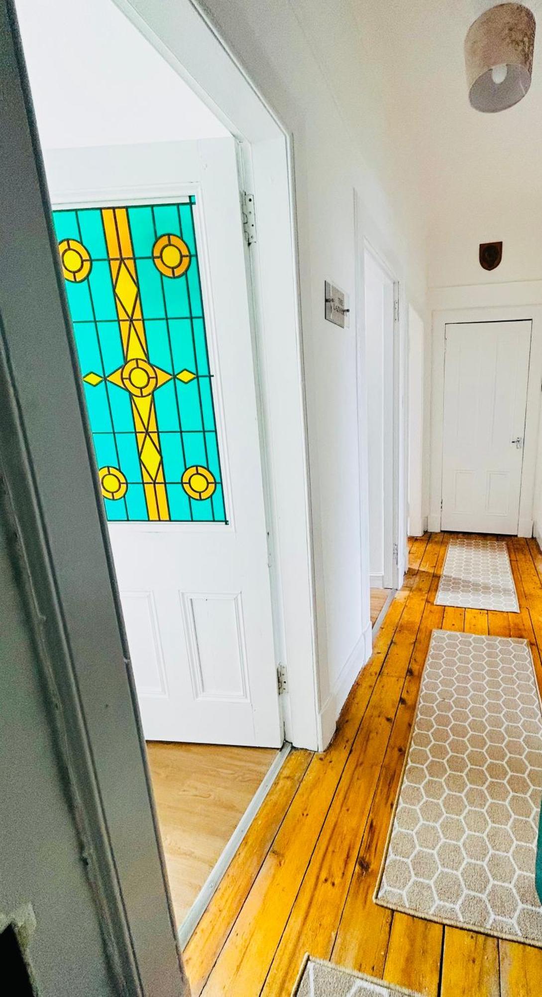 The Lazy Lion - Spacious 2 Bedroom - Town Centre Holiday Home Apartment ميناء غلاسكو المظهر الخارجي الصورة