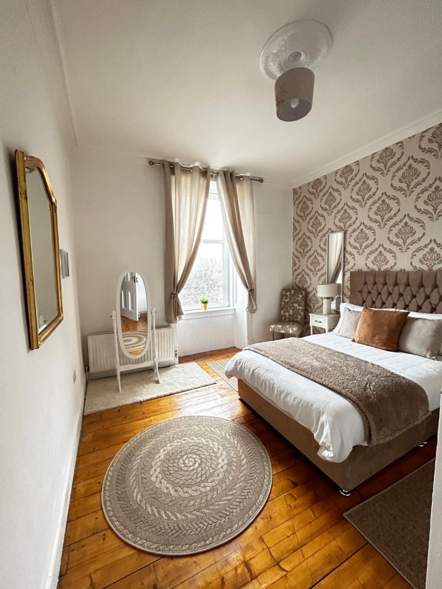 The Lazy Lion - Spacious 2 Bedroom - Town Centre Holiday Home Apartment ميناء غلاسكو المظهر الخارجي الصورة