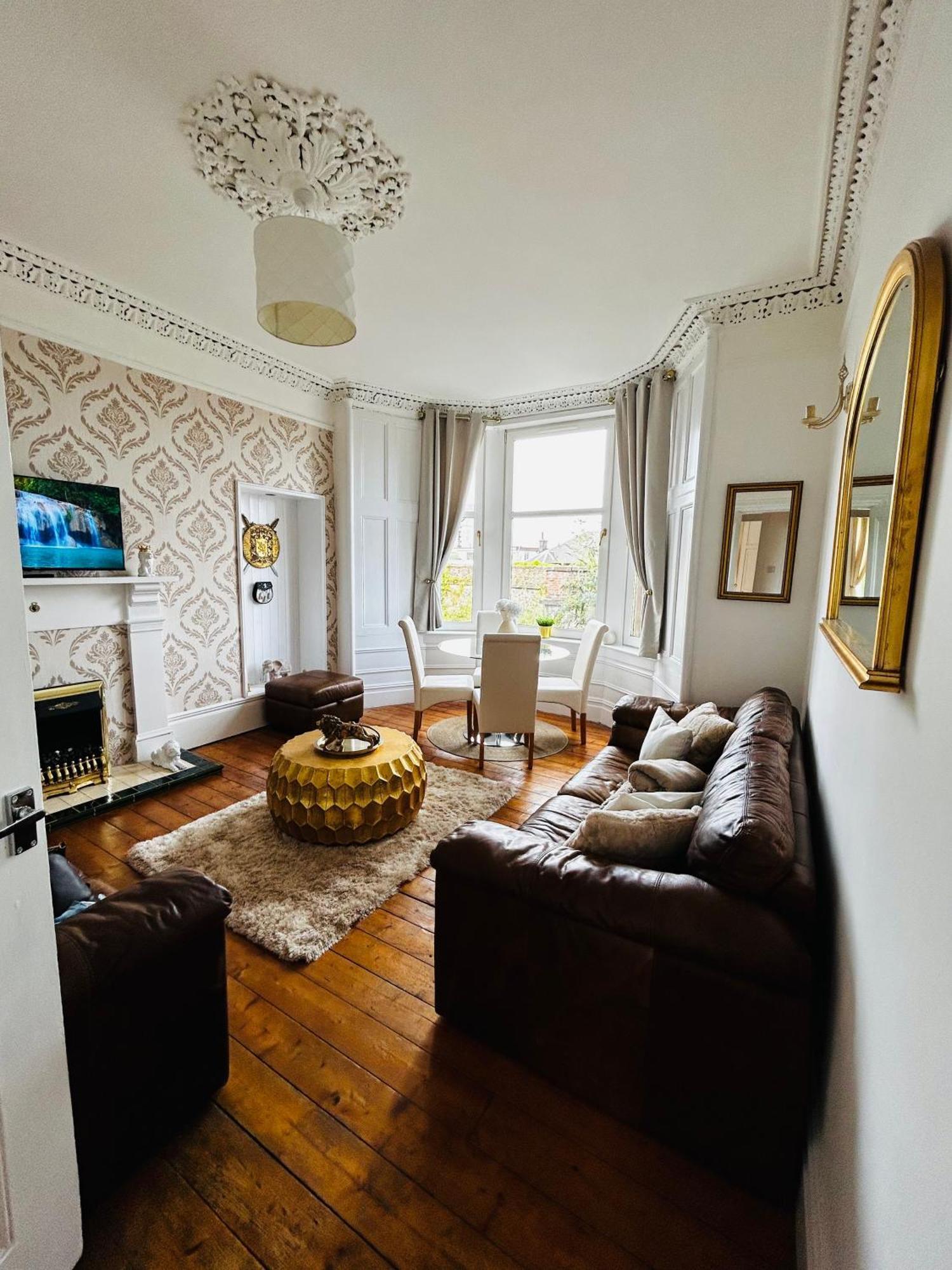 The Lazy Lion - Spacious 2 Bedroom - Town Centre Holiday Home Apartment ميناء غلاسكو المظهر الخارجي الصورة
